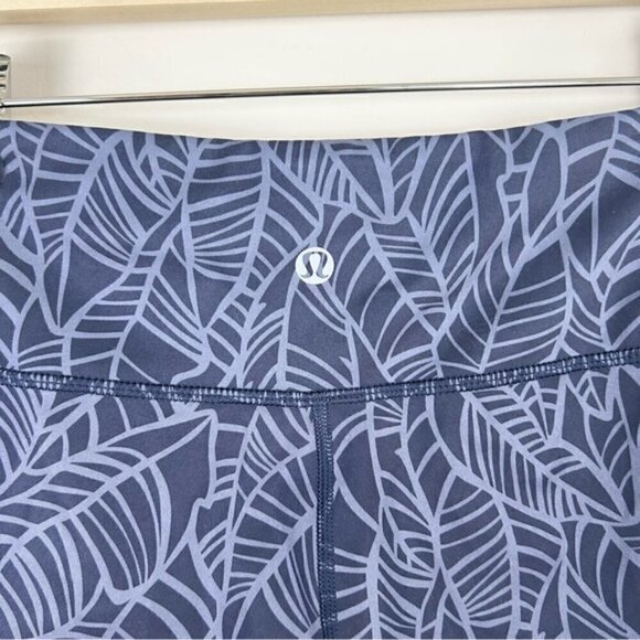 Lululemon Wunder Under crops 6 like new banana leaf pattern - Picture 5 of 5